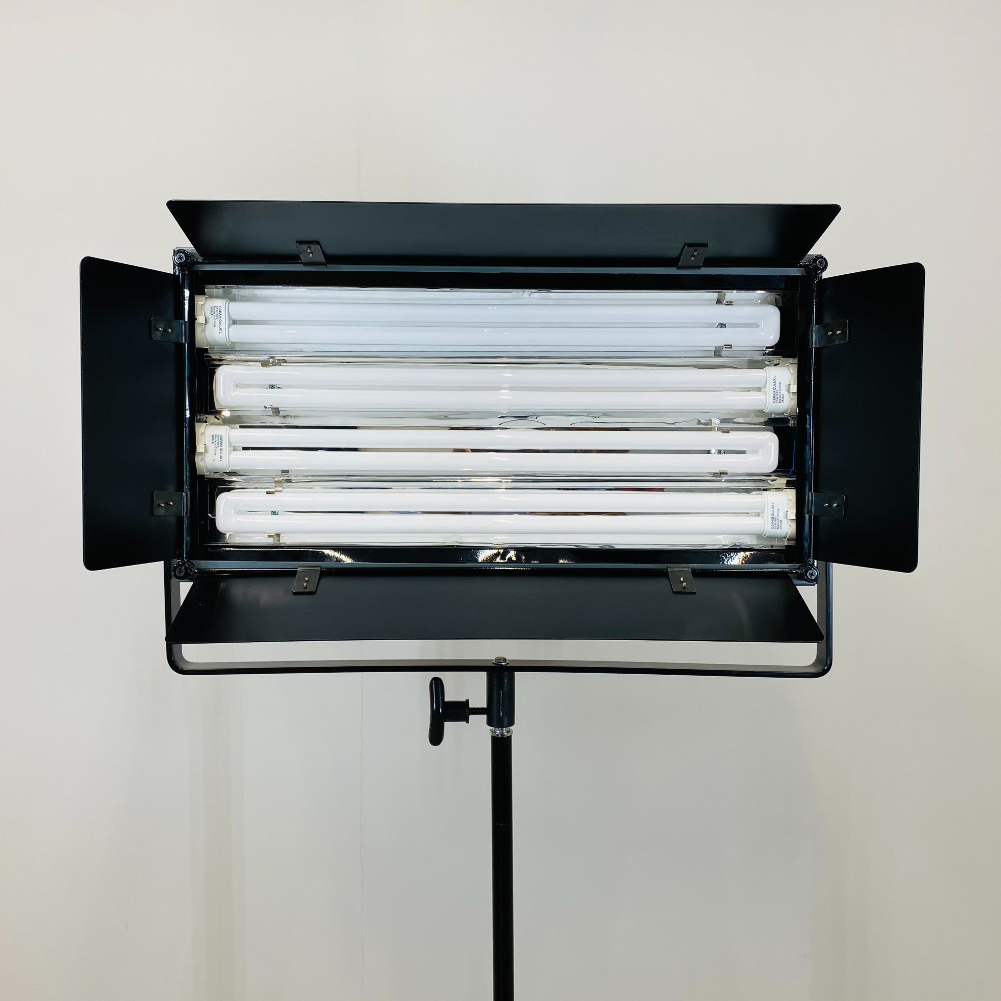 /storage/photos/1/Light/studio-cool-light-4-bank.jpg